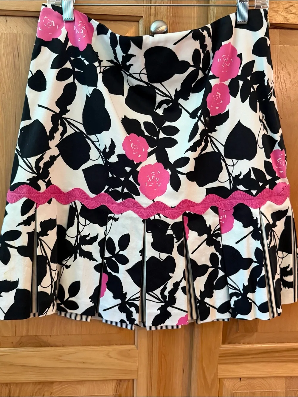 Jennifer Reale Design Floral Skirt with Pink Trim Size 8